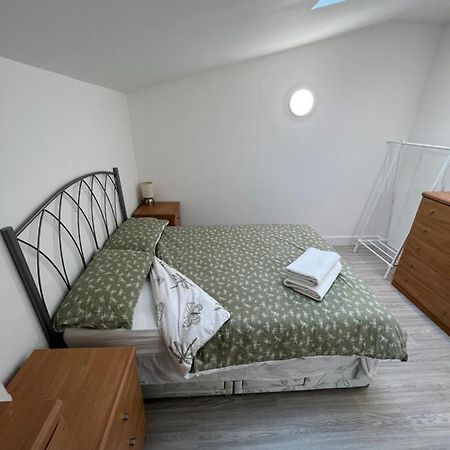 Double Room With En Suite Brand New London Exterior photo